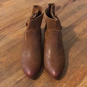 FRYE WOMEN'S COGNAC RUBIE SIDE ZIP LEATHER BOOTIE